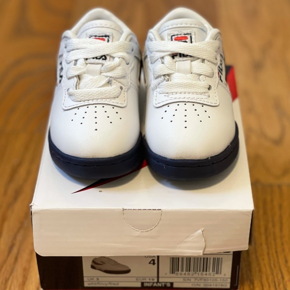 Toddler Fila sneakers size 4 - Picture 2 of 7